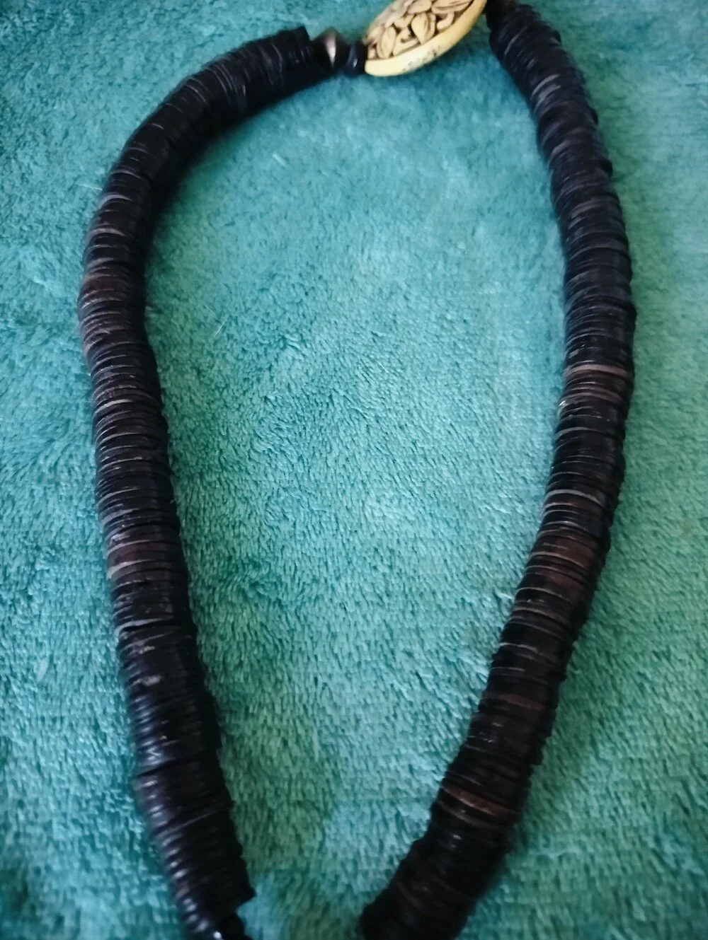 Vntg Carved Floral Medallion Coconut Shell Disc Heishi Beads Barrel Clasp Choker
